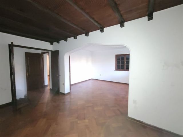 Casa En Venta De 7 Dorm. En Las Condes