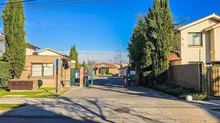 Casa Esquina Grande Con 3 Est. 3 Dor. + Estar En Condomi