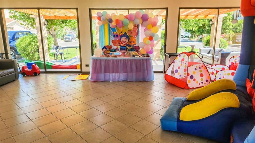 Casa Esquina Grande Con 3 Est. 3 Dor. + Estar En Condomi