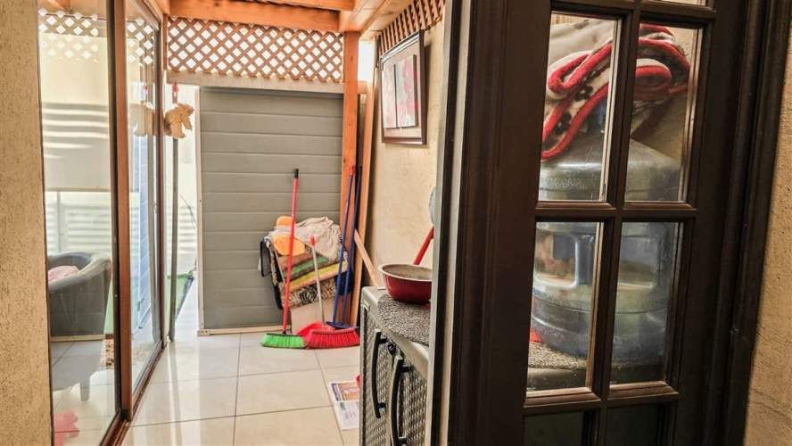 Casa Esquina Grande Con 3 Est. 3 Dor. + Estar En Condomi