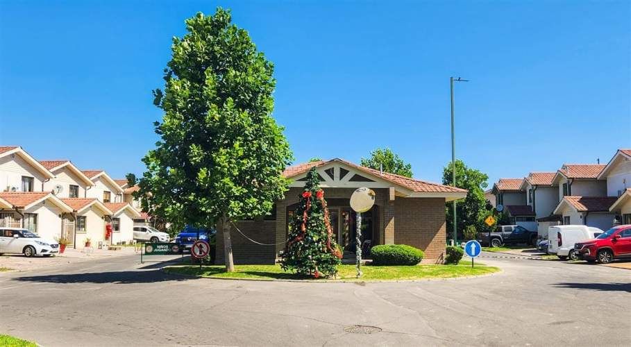 Casa Esquina Grande Con 3 Est. 3 Dor. + Estar En Condomi