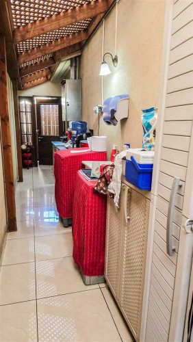 Casa Esquina Grande Con 3 Est. 3 Dor. + Estar En Condomi