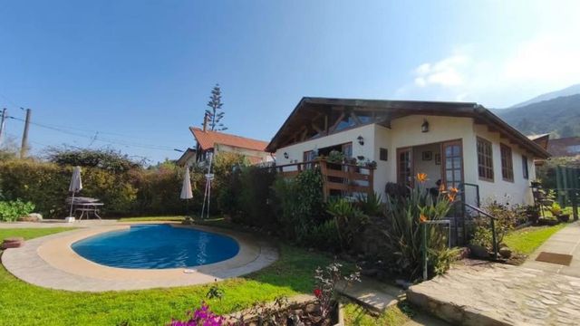 3d, 2b, Venta Casa Con Piscina Cercana Al Centro De Olmué