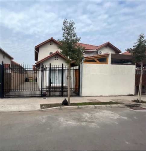 Casa En Venta De 4 Dorm. En Lampa