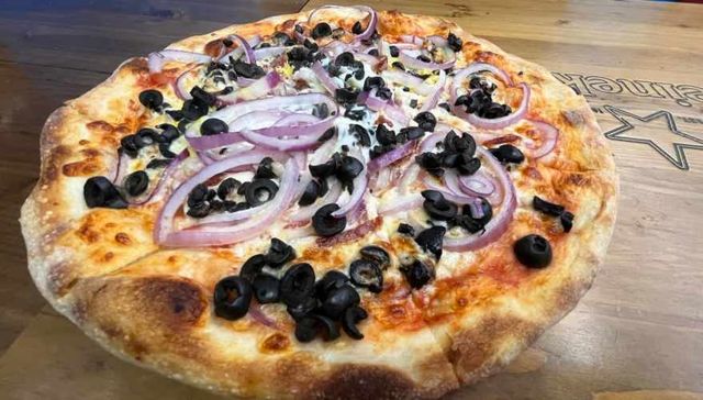 Pizzero, estirado a mano