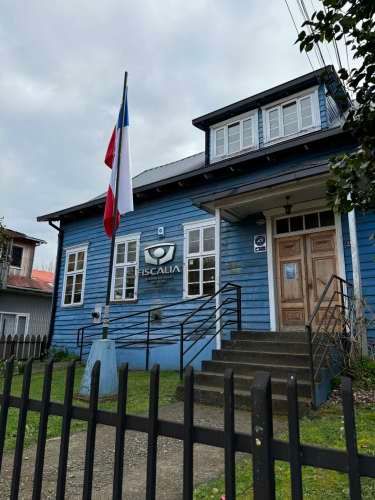 VEND0 CASA GRANDE DE 400 METROS CUADRADOS, 2 PISOS, 12 HABITACIONES