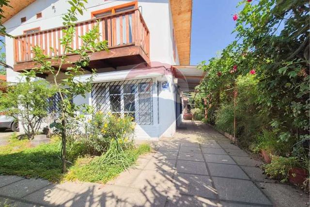 Casa única en la reina: comodidad y remodelada.