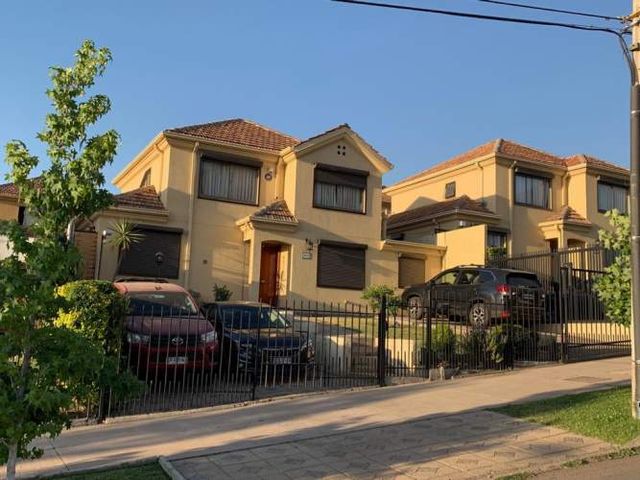 ESPECTACULAR CASA 2 PISOS EN MEJOR BARRIO DE LA FLORIDA