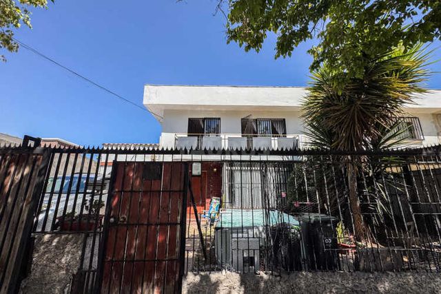 CASA AMPLIA CERCA A PLAZA ZAÑARTU ÑUÑOA 5D-2B