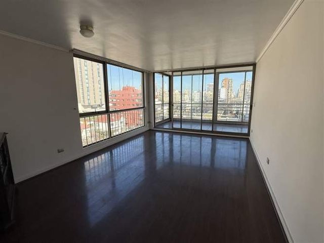 Departamento En Venta De 3 Dorm. En 1 Oriente, Viña Del Mar