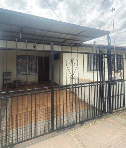 Casa De 1 Piso En Venta De 4 Dorm, 2 Baños 1 Est En Rancagua