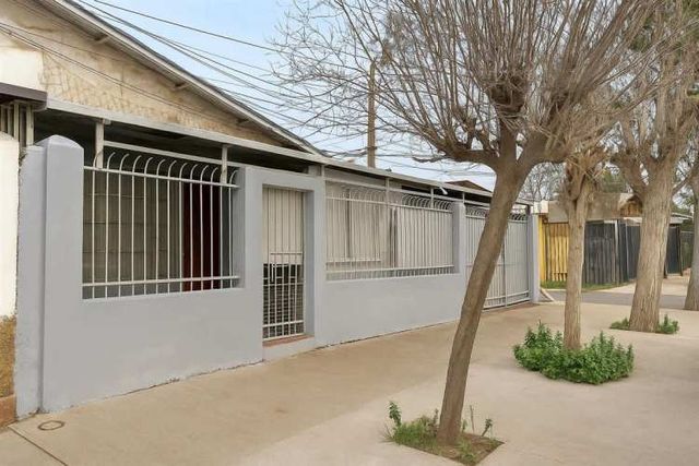 Venta De Amplia Casa Esquina De 3 Dorm. Y 1b En El Bosque