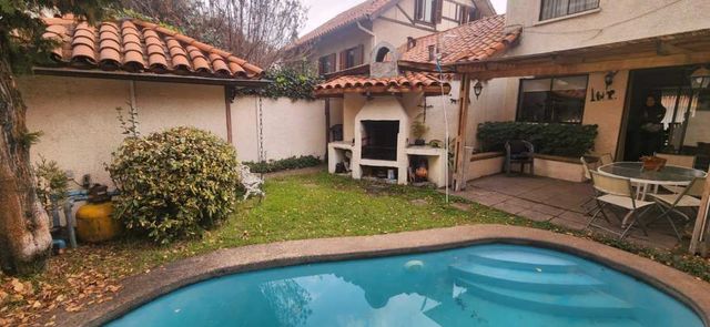 Casa En Venta De 5 Dorm. En Vitacura