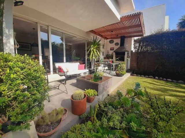 Hermosa Casa En Venta De 3 Dorm. En Lomas De Montemar Concón