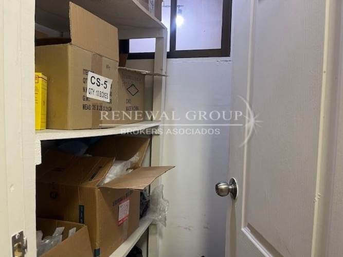 Amplio local comercial con excelente ubicacio (122702)