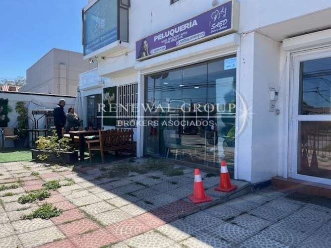 Amplio local comercial con excelente ubicacio (122702)