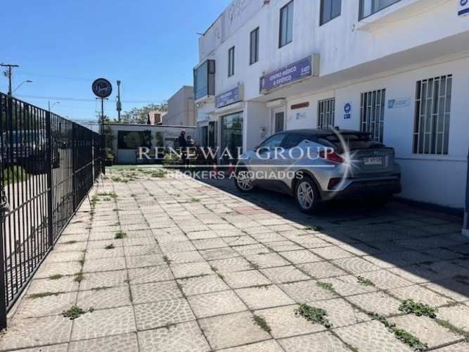 Amplio local comercial con excelente ubicacio (122702)