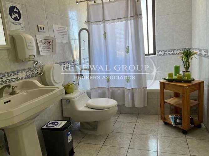 Amplio local comercial con excelente ubicacio (122702)