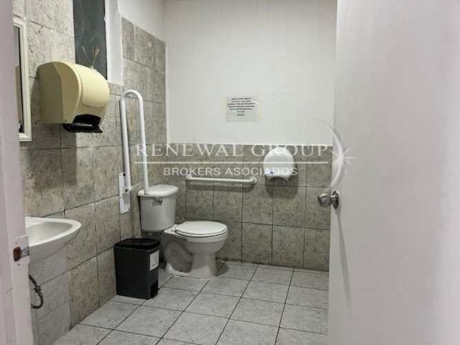 Amplio local comercial con excelente ubicacio (122702)