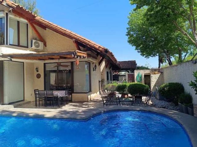 CASA EN VENTA, 5D 3B, PLAZA OSSANDON, SIMON BOLIVA