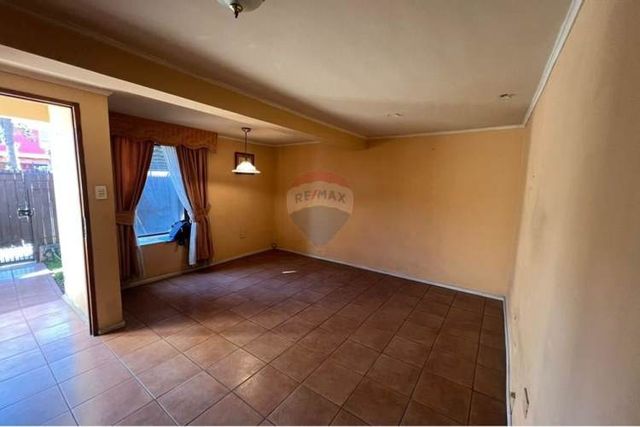 Casa en peñalolén, excelente conectividad