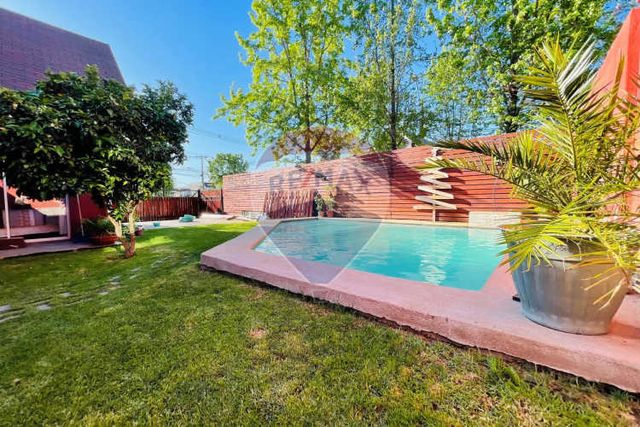 Acogedora casa en peñalolén con piscina