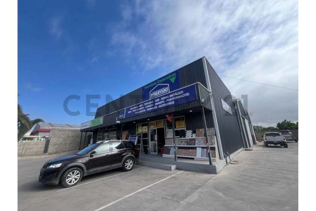 Vendo locales y galpones sector La Cantera