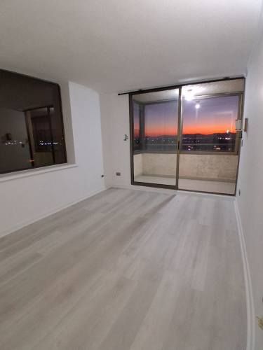 CÓMODO DEPARTAMENTO 3D2B CON ESTACIONAMIENTO Y BODEGA