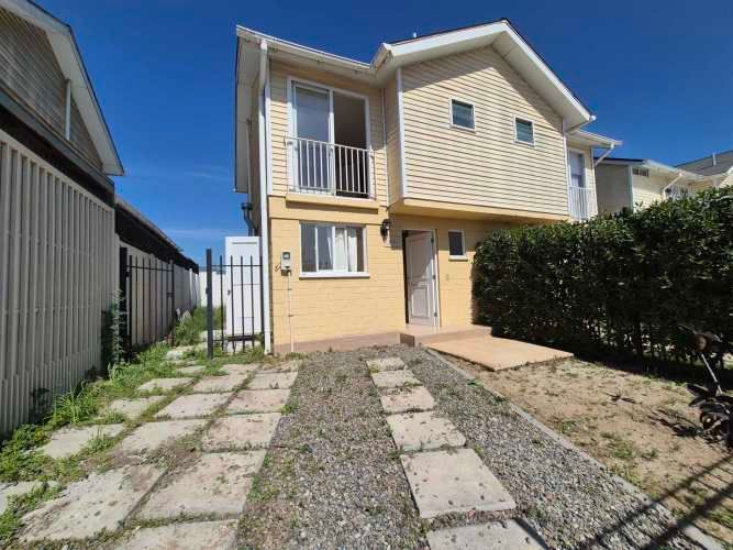 CASA ESPECIAL FAMILIA CON NIÑOS FRENTE A PLAZA DE JUEGOS