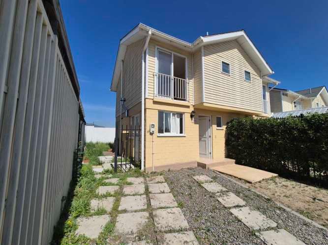 CASA ESPECIAL FAMILIA CON NIÑOS FRENTE A PLAZA DE JUEGOS