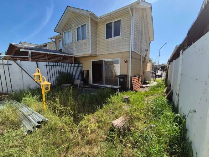 CASA ESPECIAL FAMILIA CON NIÑOS FRENTE A PLAZA DE JUEGOS