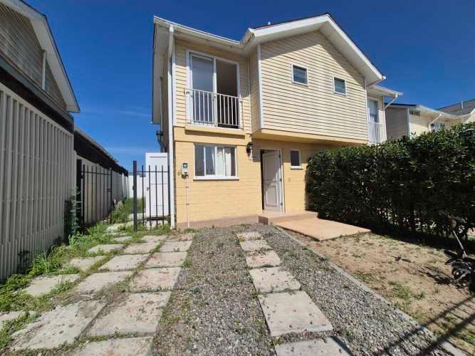 CASA ESPECIAL FAMILIA CON NIÑOS FRENTE A PLAZA DE JUEGOS