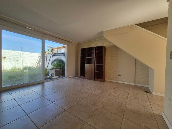 CASA ESPECIAL FAMILIA CON NIÑOS FRENTE A PLAZA DE JUEGOS