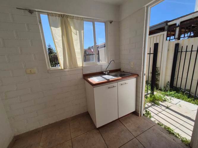 CASA ESPECIAL FAMILIA CON NIÑOS FRENTE A PLAZA DE JUEGOS