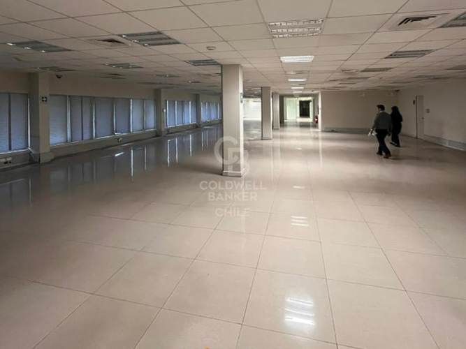 Gran oficina comercial en Santiago Centro