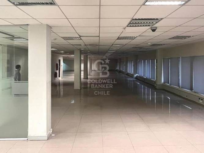 Gran oficina comercial en Santiago Centro