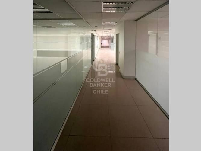 Gran oficina comercial en Santiago Centro