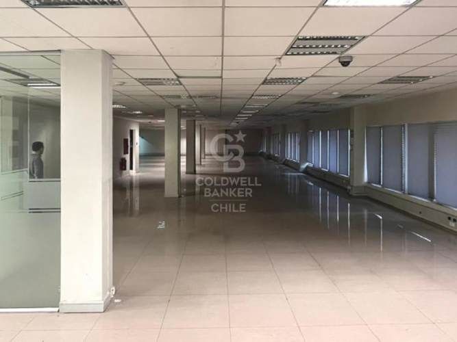 Gran oficina comercial en Santiago Centro