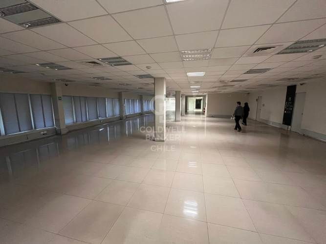 Gran oficina comercial en Santiago Centro
