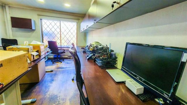 Casa Oficina 1.062/378 Mtrs. Prox. Metro Linea 8