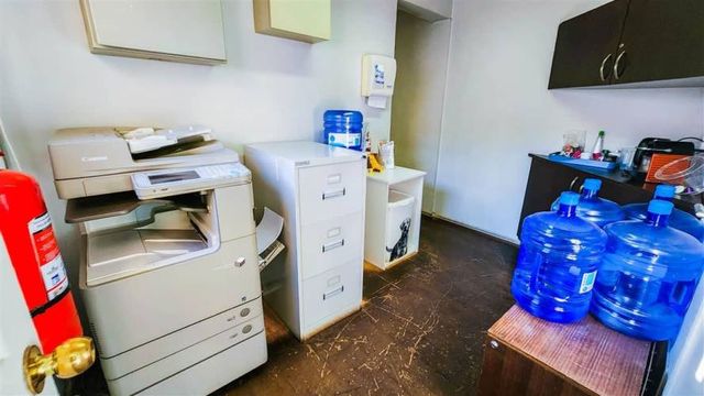 Casa Oficina 1.062/378 Mtrs. Prox. Metro Linea 8