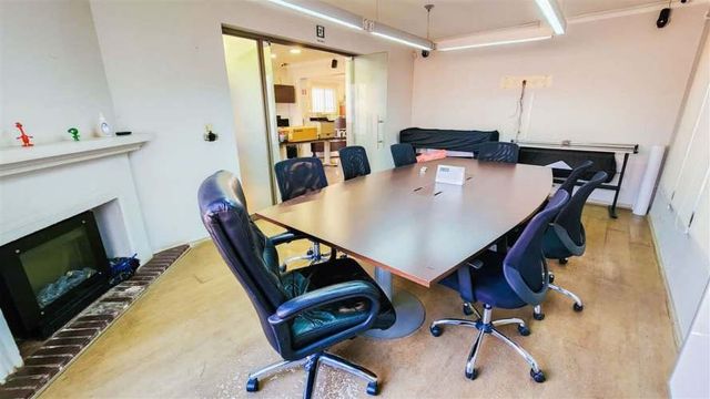 Casa Oficina 1.062/378 Mtrs. Prox. Metro Linea 8