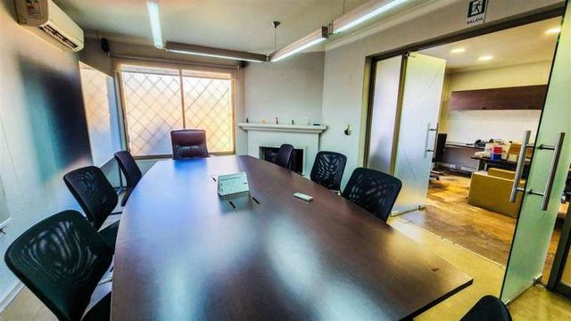 Casa Oficina 1.062/378 Mtrs. Prox. Metro Linea 8