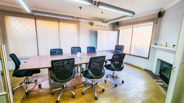 Casa Oficina 1.062/378 Mtrs. Prox. Metro Linea 8