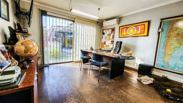 Casa Oficina 1.062/378 Mtrs. Prox. Metro Linea 8