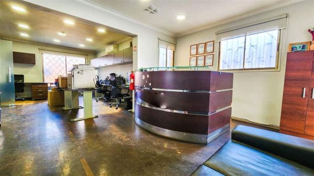 Casa Oficina 1.062/378 Mtrs. Prox. Metro Linea 8