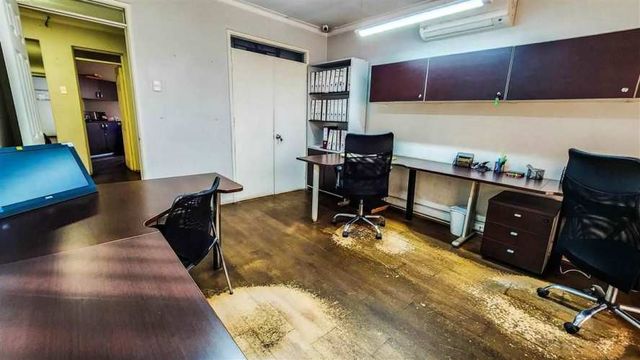 Casa Oficina 1.062/378 Mtrs. Prox. Metro Linea 8