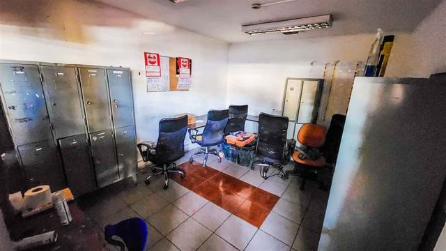 Casa Oficina 1.062/378 Mtrs. Prox. Metro Linea 8