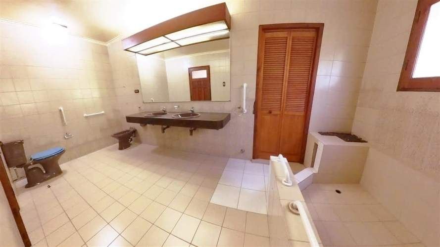 Parcela Con Gran Casa Y Un Hermoso Entorno Natural.