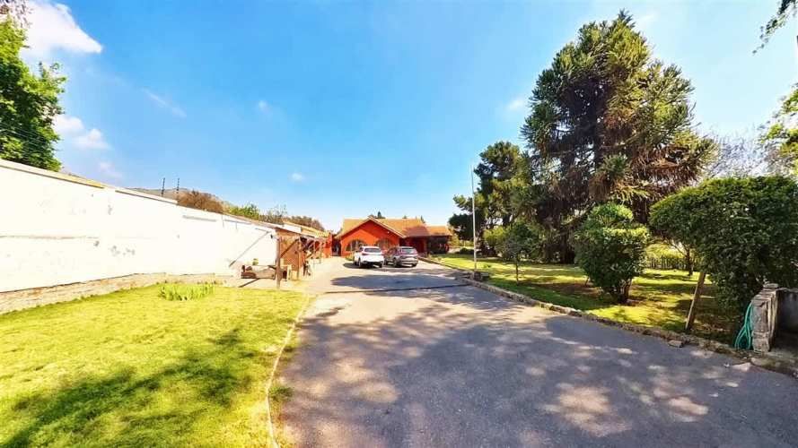 Parcela Con Gran Casa Y Un Hermoso Entorno Natural.